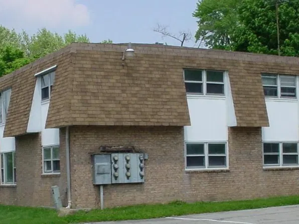 560 Wakefield Dr, Cortland, OH 44410