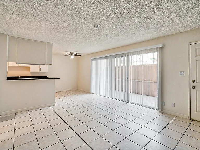 Lotus Gardens Apartments — Photo 15