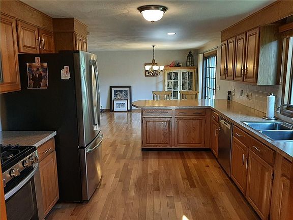 4th image of 135 Pinewood Dr