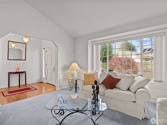 4th image of 2414 Kennewick Place NE