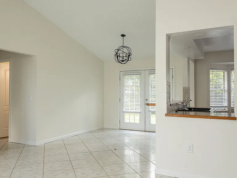 2254 Matthew Cir — Photo 2
