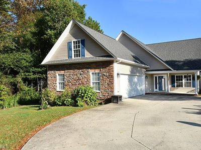 1381 Fort Place Ct, Winston Salem, NC, 27127