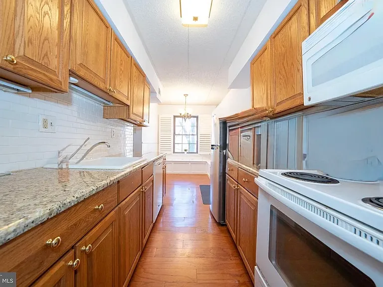 620 Washington Pl #20 — Photo 3