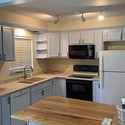 2nd image of 302 N Boundary Ave