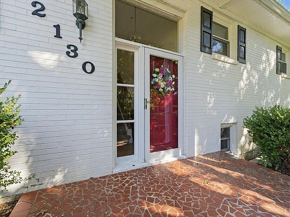 3rd image of 2130 Laurel Ln