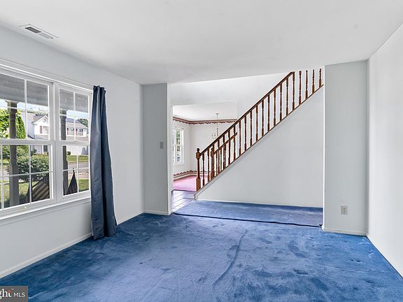 5th image of 13 Mayflower Dr