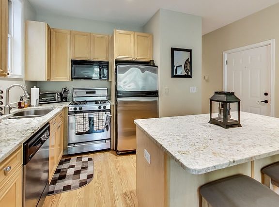 3rd image of 2917 N Damen Ave #2N