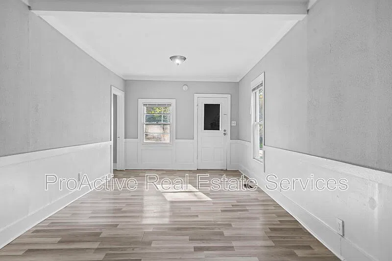 3 bed, 1.0 bath, 864 sqft, $1,995 — Photo 3