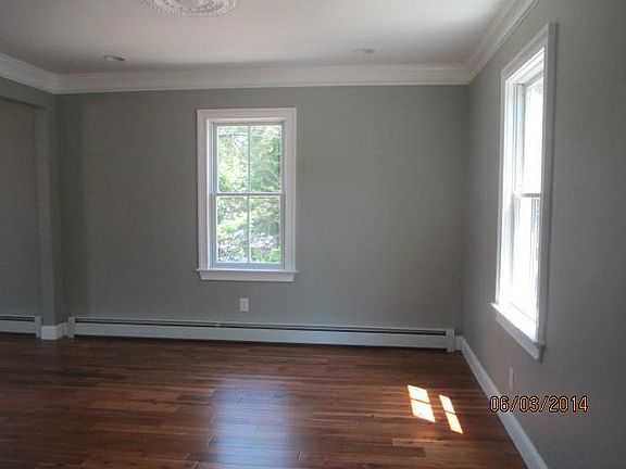 3rd image of 33 Marlborough St
