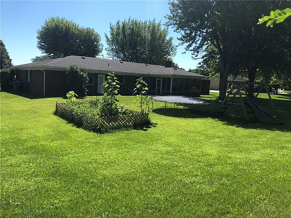 3rd image of 2033 Wells Dr