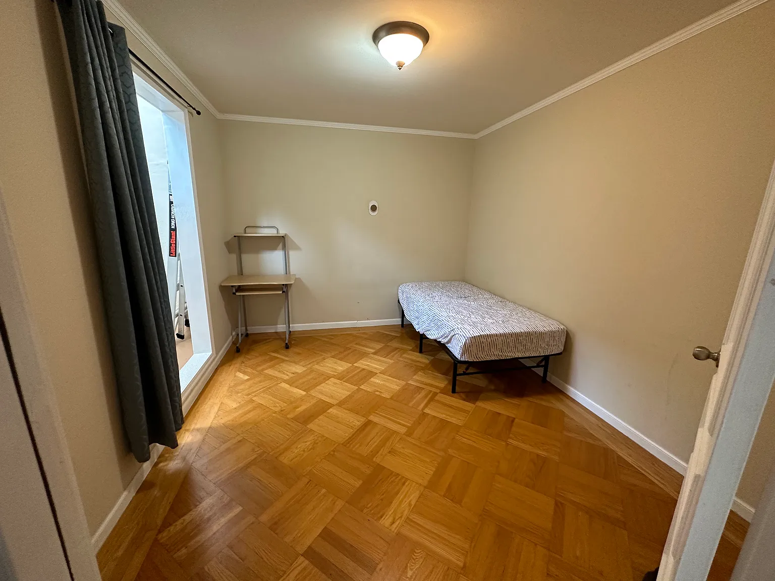 3 bed, $1,100 — Photo 3