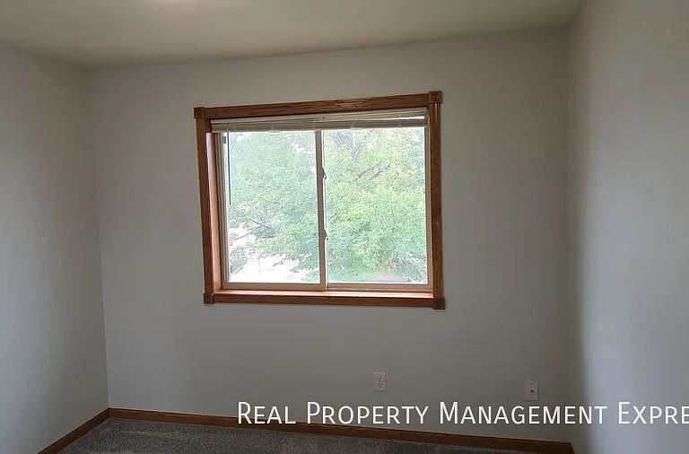 3205 N Aurora Ave — Photo 1