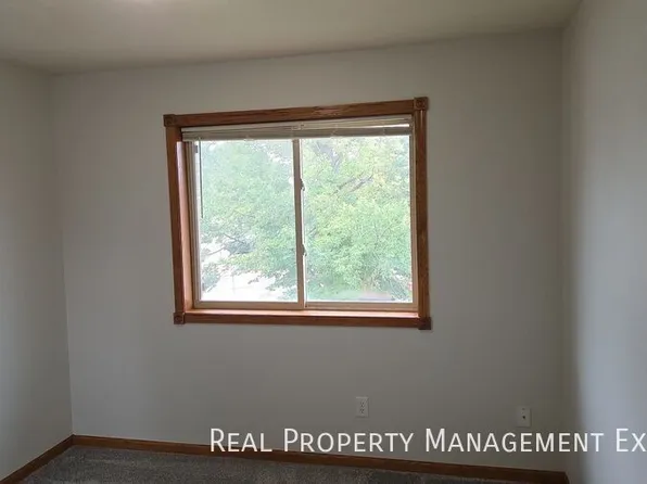 3205 N Aurora Ave, Sioux Falls, SD 57107