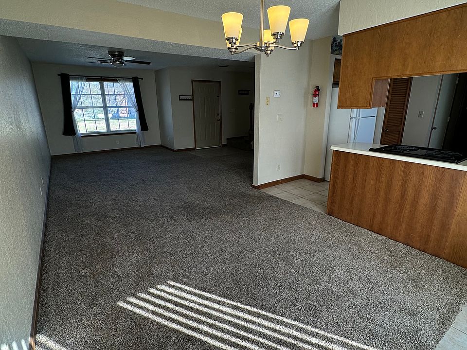 2nd image of 109 N Pindwood Ln