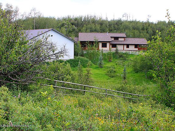 5th image of 660 Strawberry Hills Dr