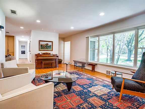 3rd image of 5717 Del Roy Dr