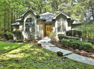 220 Joana Dr, Fayetteville, GA 30214