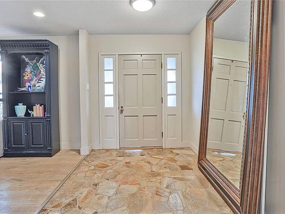 3rd image of 8 Oaklawn Dr