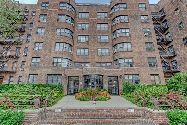 1st image of 98-120 Qns Blvd #6