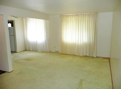 Living Room (Hardwood floors beneath carpet!)
