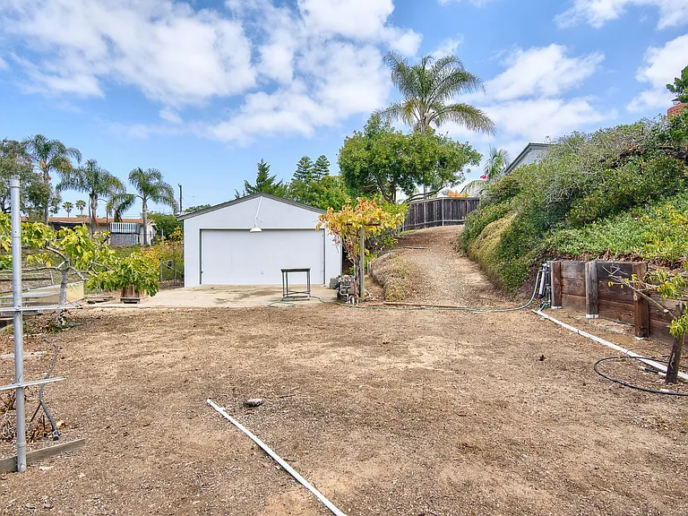 5708 Lamas St — Photo 31
