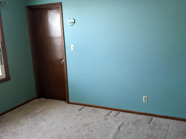 404 Benjamin Dr, Warrensburg, MO 64093