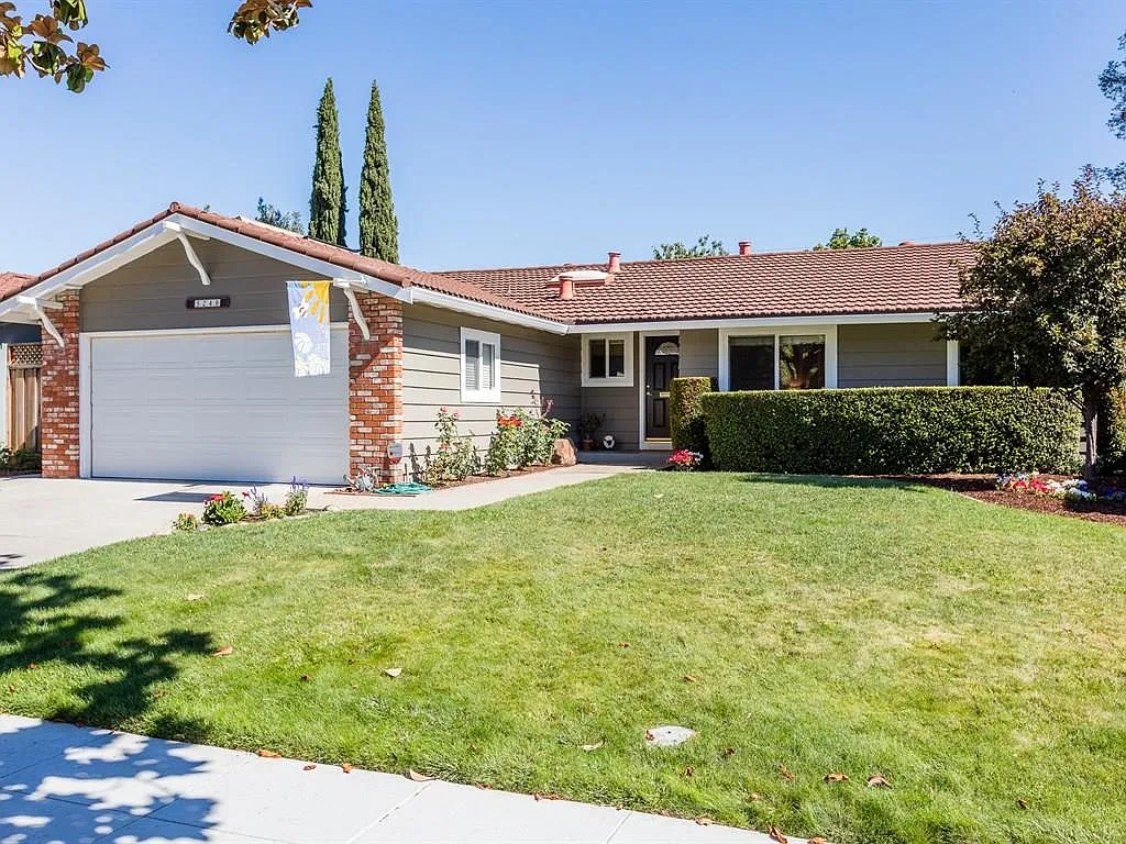 5248 Roxanne Dr photo 1
