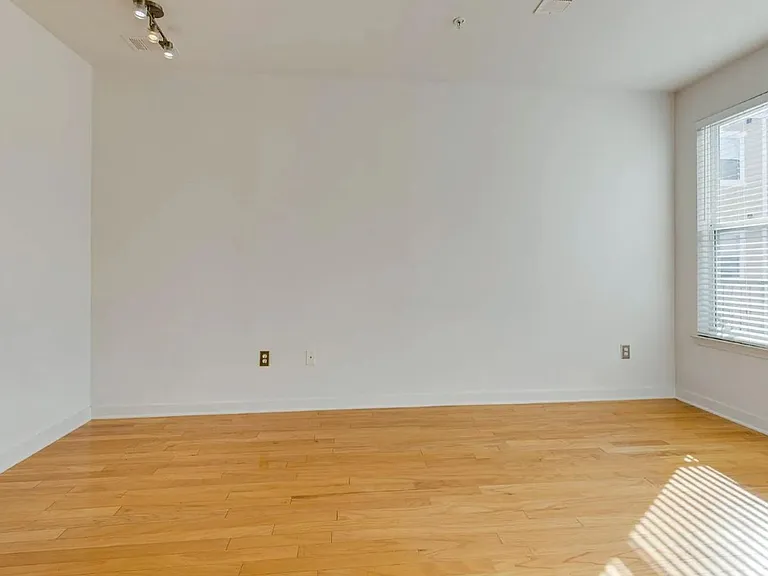3000 Vanderbilt Pl #324 — Photo 13