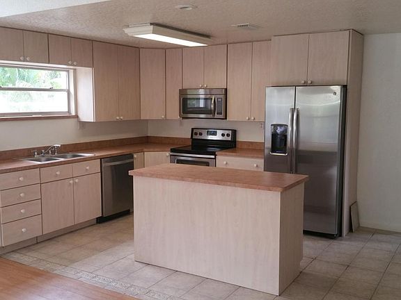 3rd image of 799 Cronin Ave