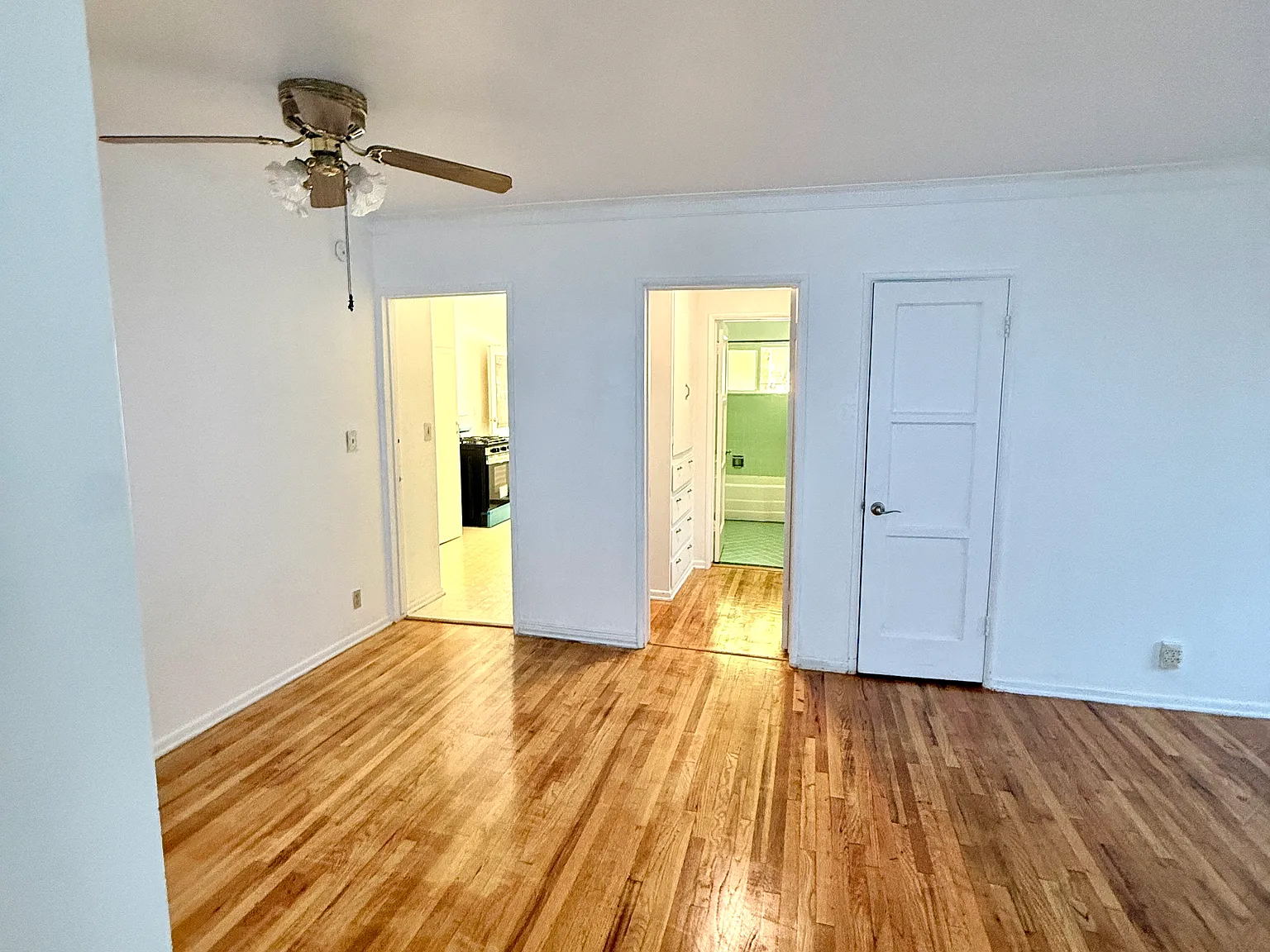 1 bed, 700 sqft, $2,249 — Photo 3