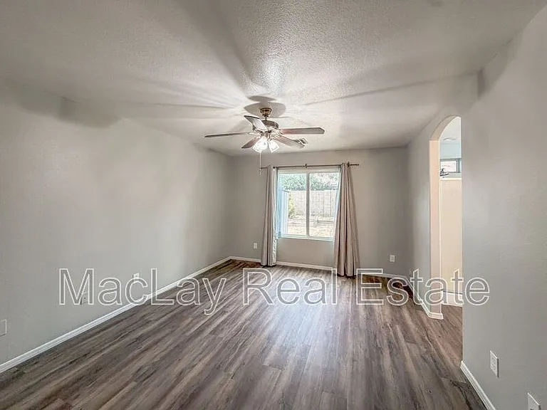 2934 E Blackhawk Dr — Photo 18