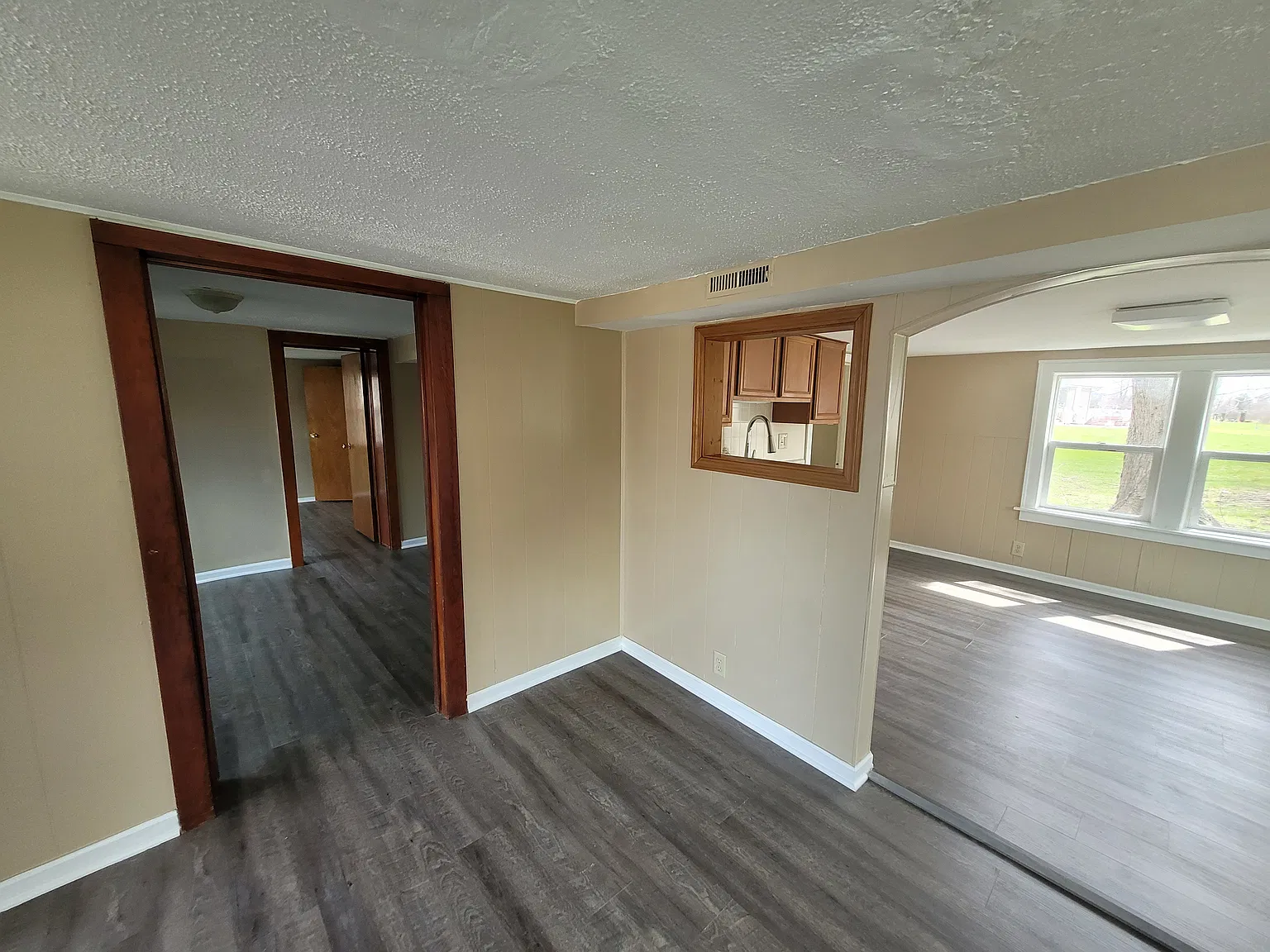 2 bed, 850 sqft, $1,100 — Photo 2
