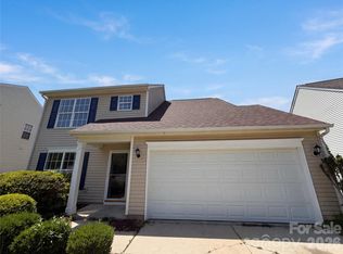 7115 Wandering Creek Dr, Charlotte, NC 28216