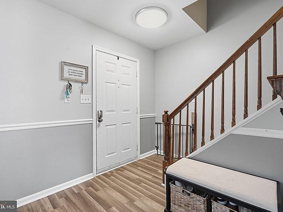 3rd image of 405 Forest Ct
