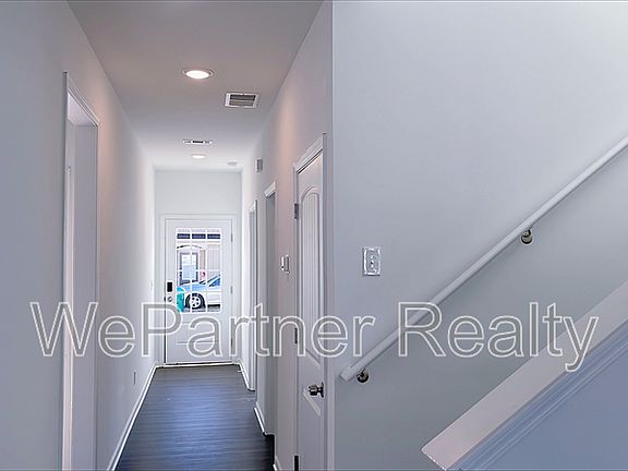 2nd image of 31 Sandstone Dr