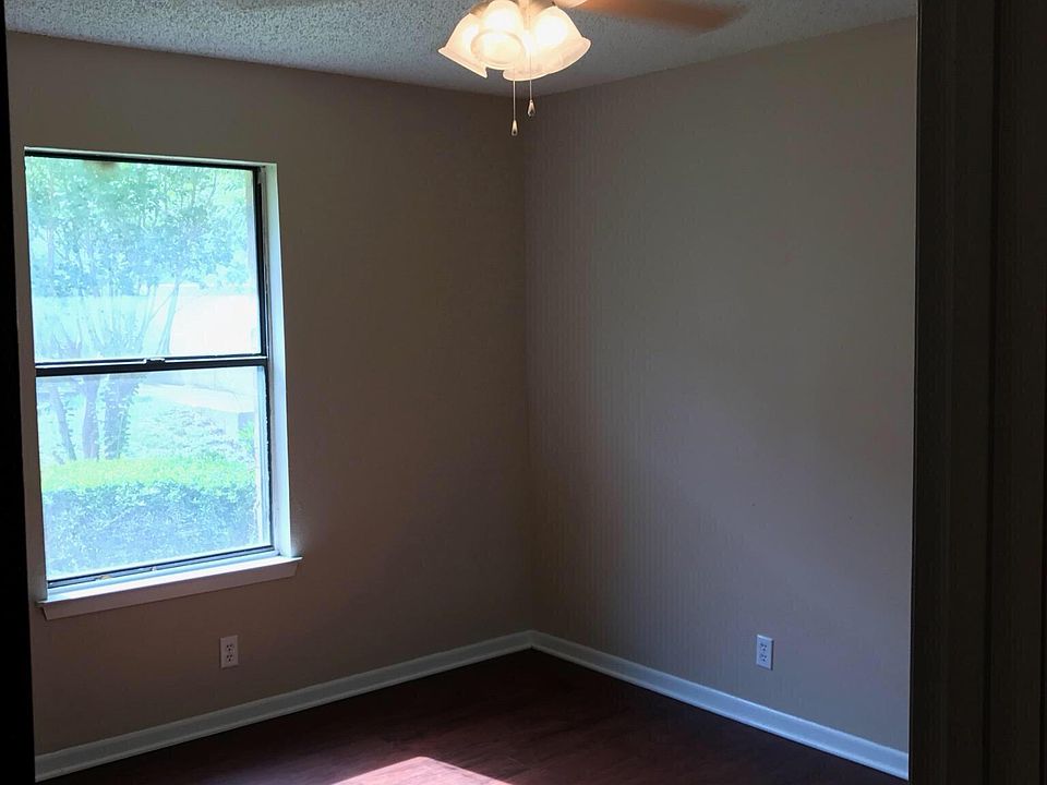 1st image of 3701 Robinhood Dr #5A