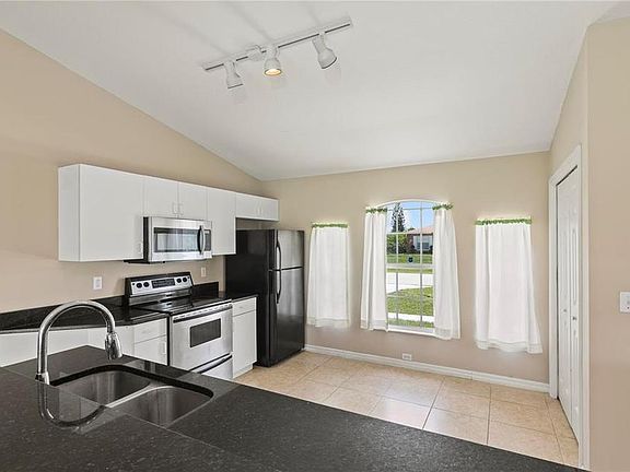 5th image of 705 Lucaya Dr