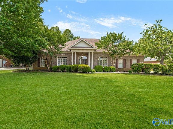 3rd image of 308 Blue Creek Dr