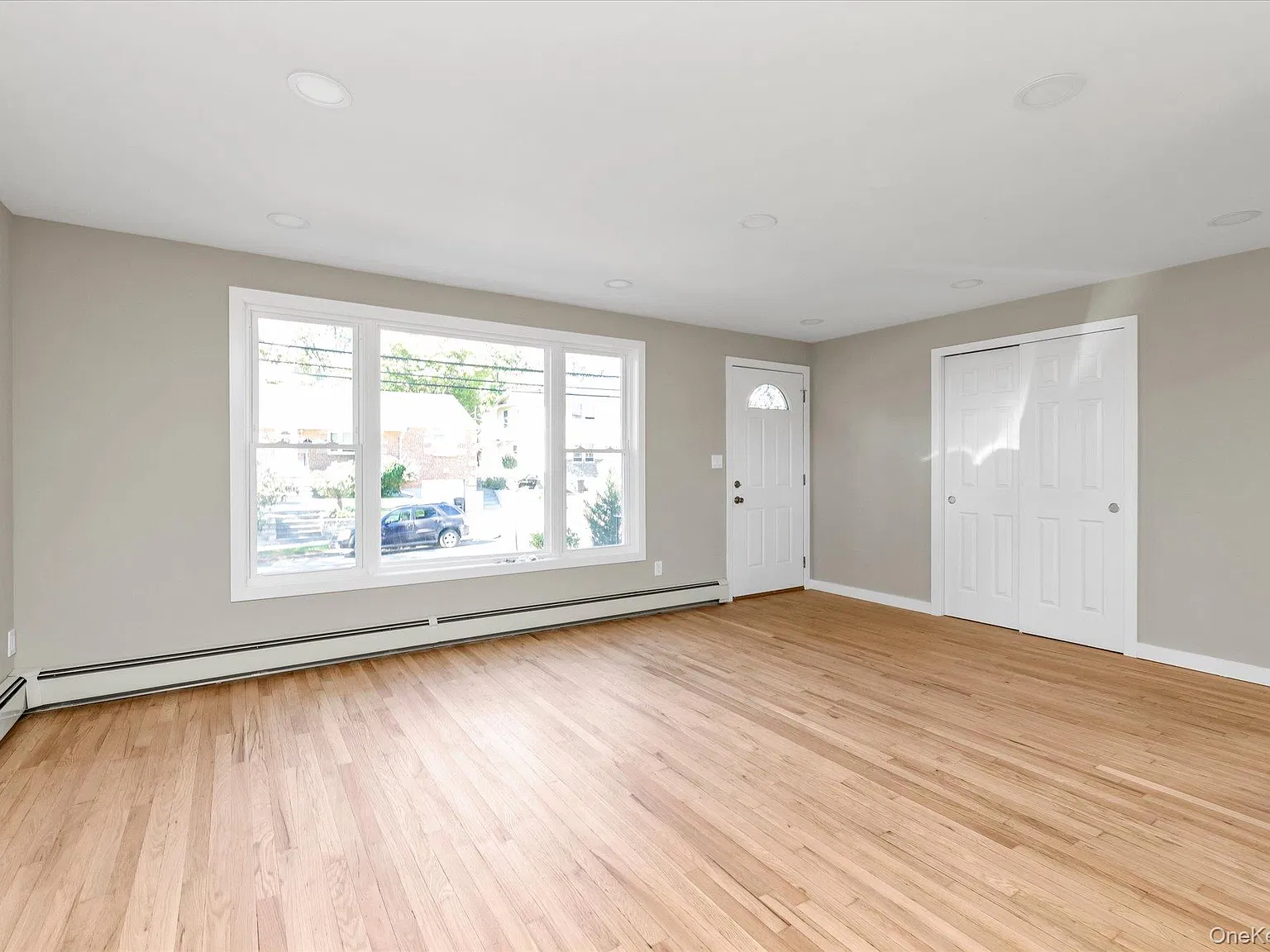 3 bed, 1.0 bath, 2250 sqft, $3,600 — Photo 2