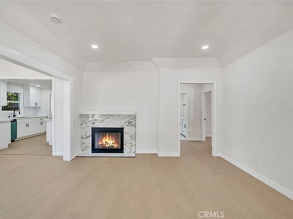 2nd image of 1020 W 70th St