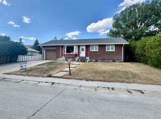 221 Los Altos Dr, Rawlins, WY 82301