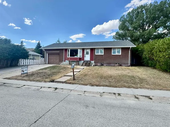 221 Los Altos Dr, Rawlins, WY 82301