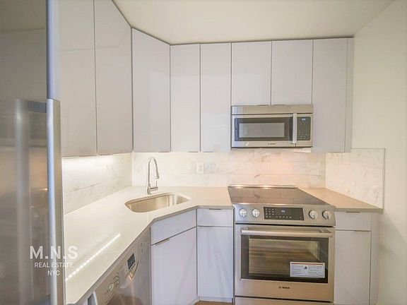 3rd image of 250 W 19th St APT 11J