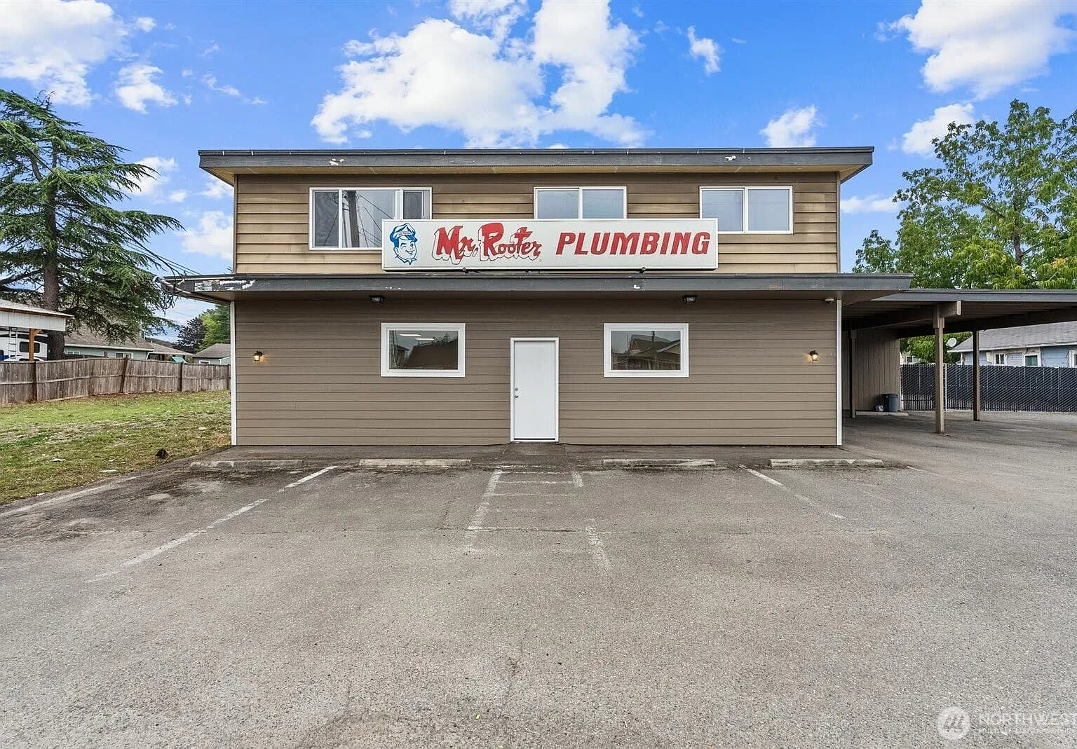 3 bed, 5672 sqft, $7,000 — Photo 1