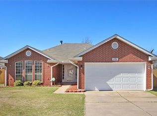 1104 Pruett Dr, Edmond, OK 73003