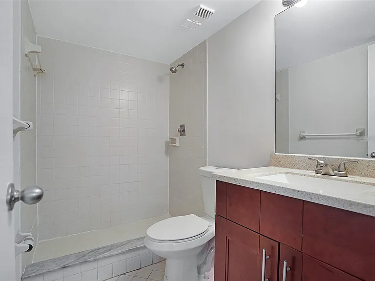 109 Lake Emerald Dr #110 — Photo 19