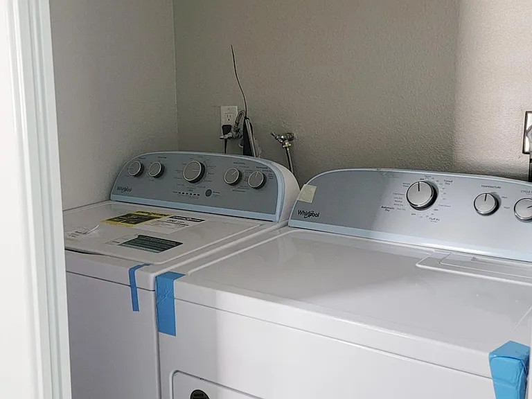 715 B St #14 — Photo 23
