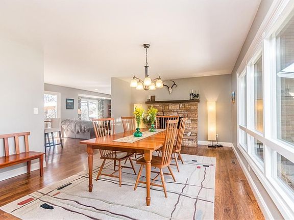 4th image of 1932 Parkhill Dr