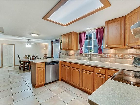5th image of 121 Wildwood Dr