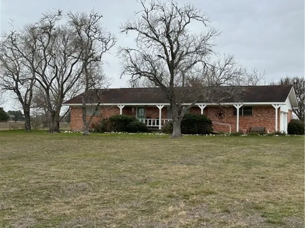 2026 County Road 400, Yoakum, TX 77995